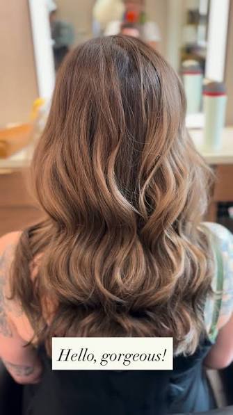 ✨Gotta love a client who can do both✨Did a little reverse balayage to take her from stunning blonde back to her natural brunette, but with…